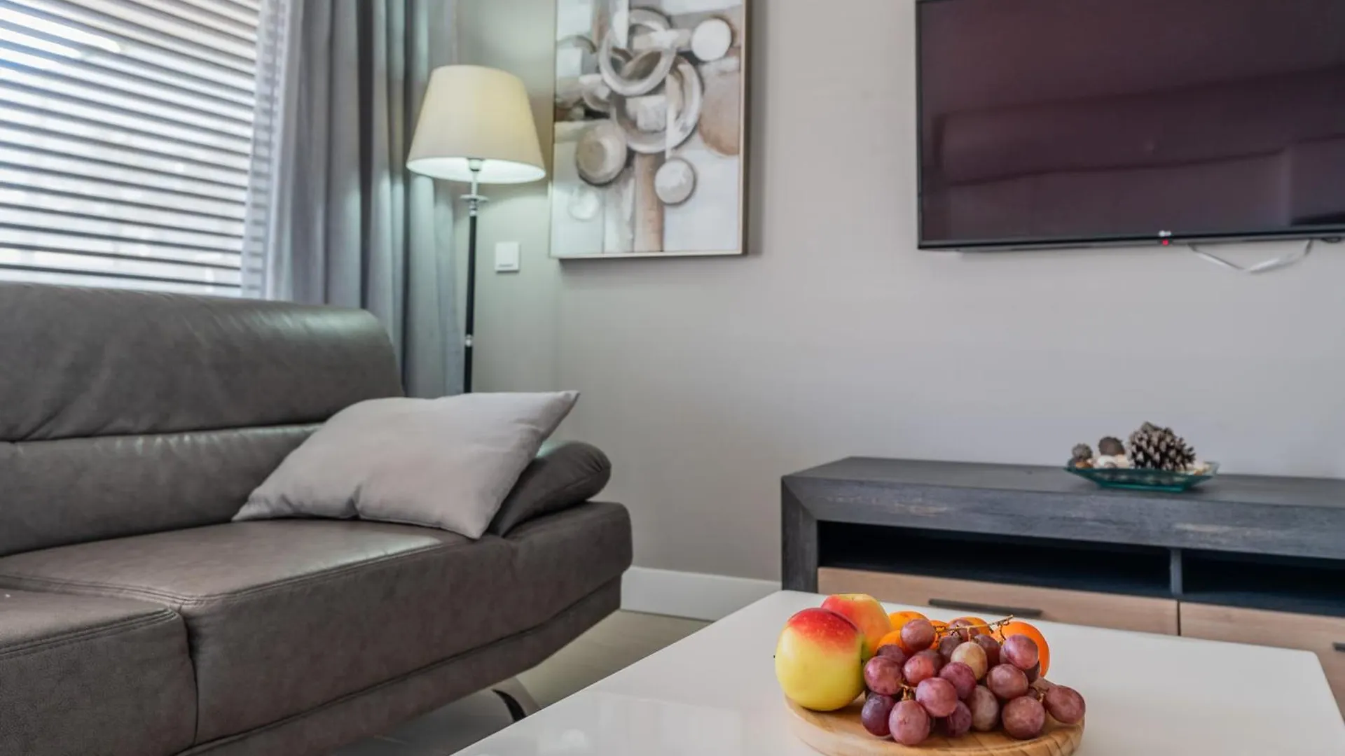 The Edge Apartment Estepona 0*,